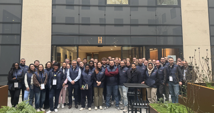 équipe DER devant les locaux